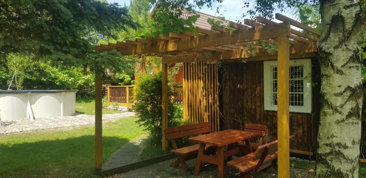 Szyszka I Roza Domek Na Jurze Zelazko Esterno foto